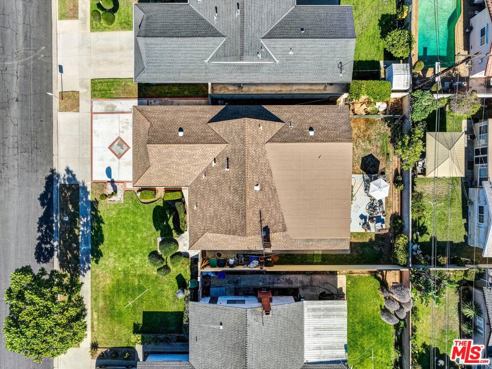 https://media.crmls.org/mediaz/c27f7002-f71e-462a-a0cb-88ecc2944ed1.jpg?preset=X-Large
