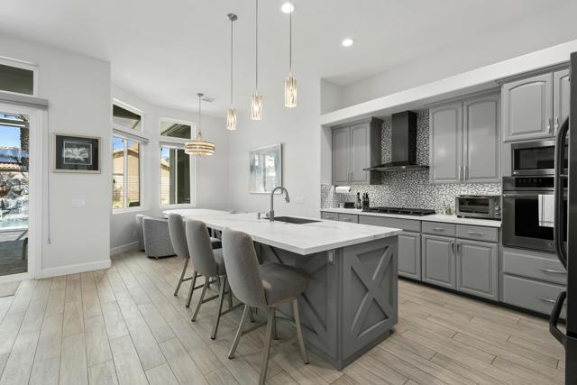 6 Taylor Avenue, Palm Desert CA: https://media.crmls.org/mediaz/c27fc562-1236-4052-9a13-712c6fda344e.jpg