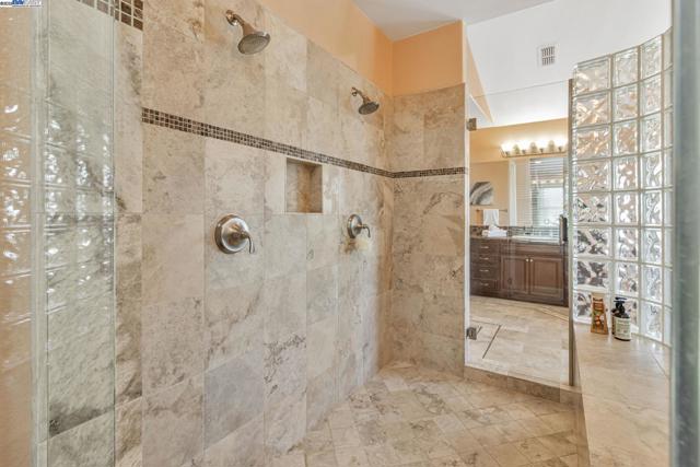 548 Wycombe Ct, San Ramon CA: https://media.crmls.org/mediaz/c27ff9d4-9f47-4f1b-adce-57e6e70dca14.jpg