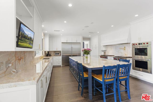 15515 Collina Strada, Los Angeles CA: https://media.crmls.org/mediaz/c28042bc-b400-47eb-81b5-ab090a0b674e.jpg