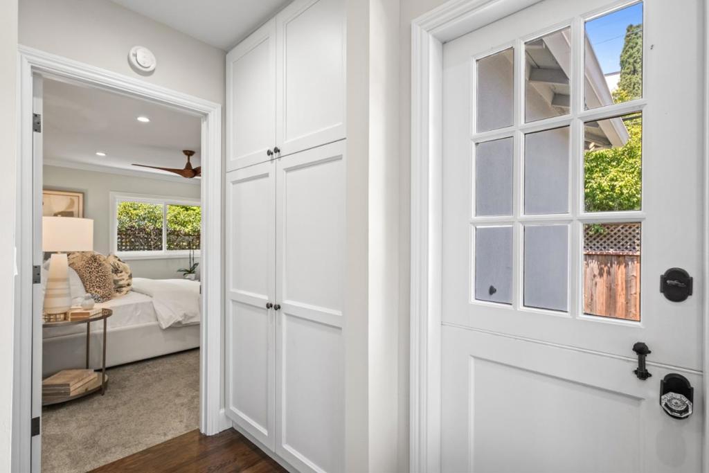https://media.crmls.org/mediaz/c28069d3-a001-44f5-84f3-86b0a5619a62.jpg?preset=X-Large