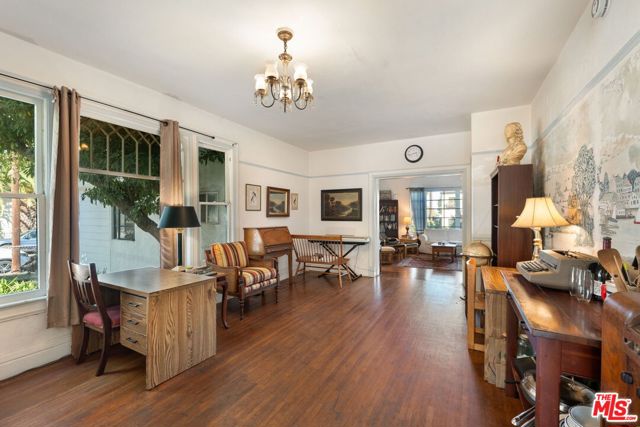 333 E Anapamu Street, Santa Barbara CA: https://media.crmls.org/mediaz/c2808cd3-72e4-4bb2-84ca-b47533786f02.jpg