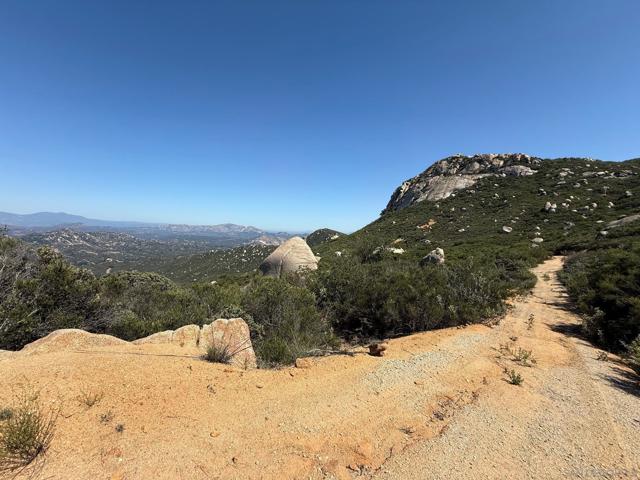 17441 Dos Picos Park Road, Ramona CA: https://media.crmls.org/mediaz/c280f98f-5948-47f3-aa2e-49b7b4cf502d.jpg