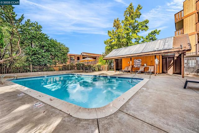 16411 Saratoga St, San Leandro CA: https://media.crmls.org/mediaz/c2818067-9354-4257-9ca8-a9e9c19dd688.jpg