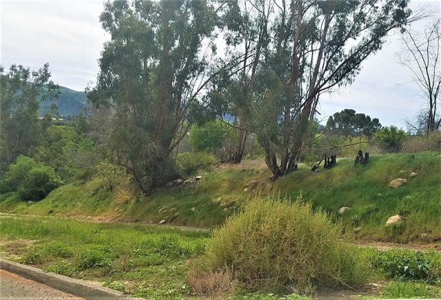 0 Peck And Foothill Road, Santa Paula CA: https://media.crmls.org/mediaz/c281b43b-3dda-4613-afae-28a28fd4c1b7.jpg