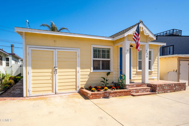 136 Los Angeles Avenue, Oxnard CA: https://media.crmls.org/mediaz/c28234ca-d701-4f43-9746-2078ba0b82c6.jpg