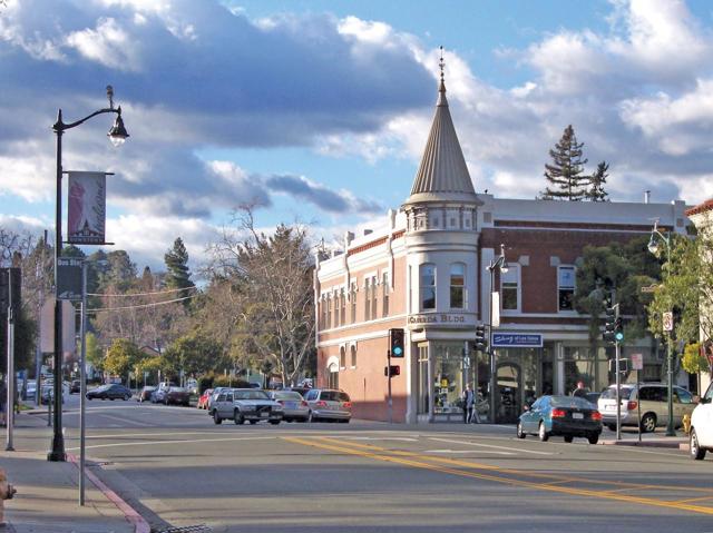 16420 Soda Springs Road, Los Gatos CA: https://media.crmls.org/mediaz/c28290c8-d9e5-4b88-9252-6f6cc1edb682.jpg