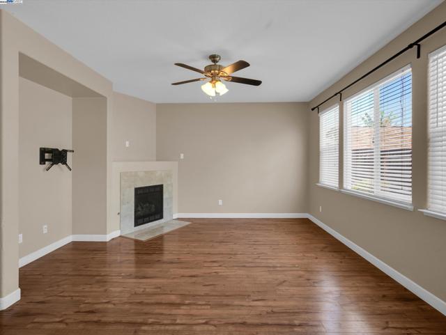 1413 Angus St, Patterson CA: https://media.crmls.org/mediaz/c282d310-8238-4b2e-b242-a21736cac53f.jpg