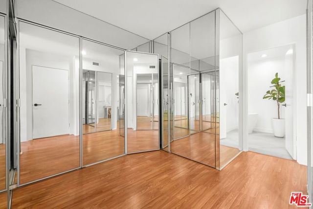 339 N Palm Drive, Beverly Hills CA: https://media.crmls.org/mediaz/c282e44c-fca8-4277-a290-3255d7d3a290.jpg