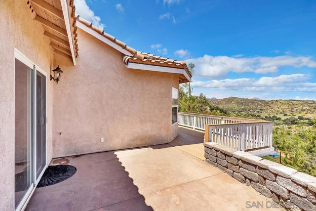 22318 Casa De Carol, Ramona CA: https://media.crmls.org/mediaz/c2834348-6de1-431a-bd8d-fb7b56edce81.jpg