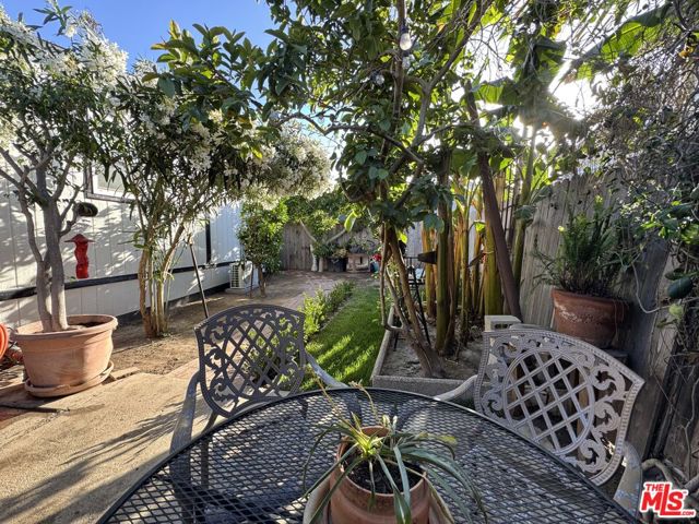 105 Prince Lane, Santa Ana CA: https://media.crmls.org/mediaz/c2837565-6e2e-4248-8709-d25460a2ac7c.jpg