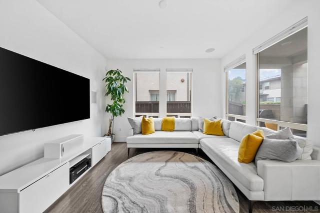 2335 Aperture Circle, San Diego CA: https://media.crmls.org/mediaz/c283bb8a-7152-4982-9389-cd714b107ea2.jpg