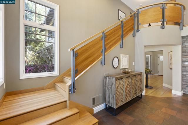 350 Pine Creek Rd, Walnut Creek CA: https://media.crmls.org/mediaz/c2848e38-ba92-493f-b17d-0721192bdda6.jpg