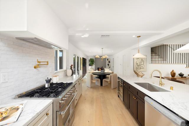 Detail Gallery Image 10 of 35 For 21792 Kaneohe Ln, Huntington Beach,  CA 92646 - 5 Beds | 2/1 Baths