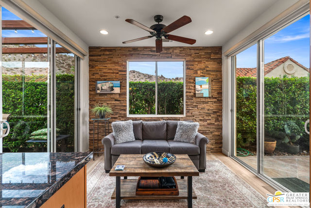 226 Canyon Circle, Palm Springs CA: https://media.crmls.org/mediaz/c284fdc1-75f4-42cb-a446-b173305a028f.jpg