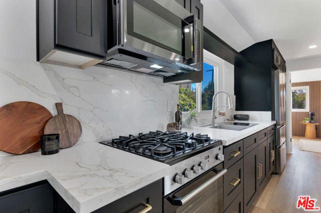 418 N Bowling Green Way, Los Angeles CA: https://media.crmls.org/mediaz/c2855fc3-a7d2-46cb-9e95-d507cca15e44.jpg