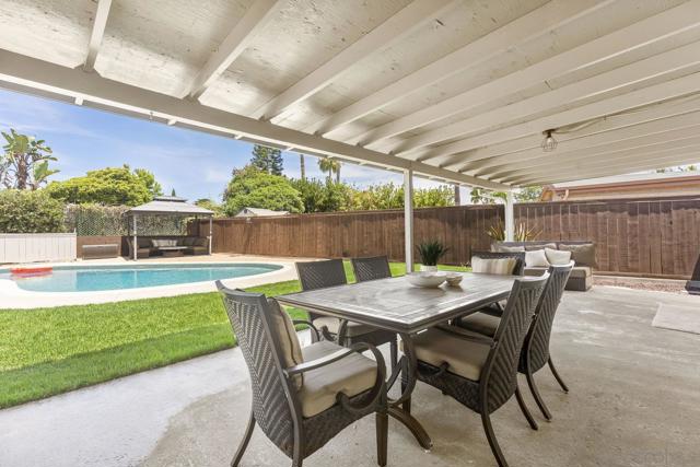 4527 Chinook Court, San Diego CA: https://media.crmls.org/mediaz/c2858f81-9bcd-477a-9836-eb3912ec2d46.jpg
