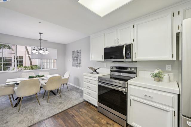 Image 11 of 40 For 22530 3rd St  107