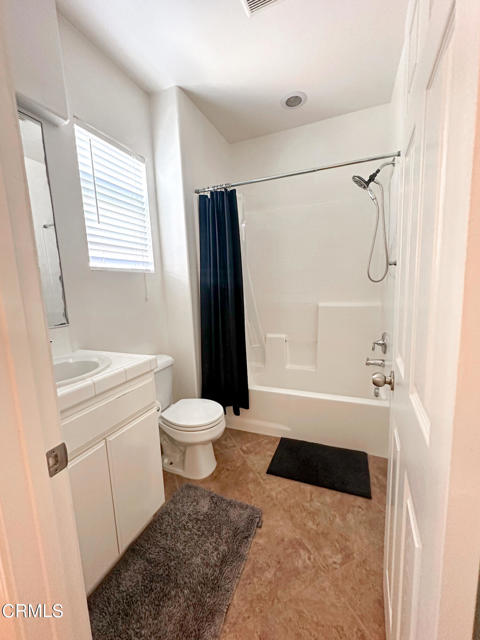 726 Owens River Drive, Oxnard CA: https://media.crmls.org/mediaz/c285e6d1-bdec-4b9b-a690-b6dd697ac2ed.jpg