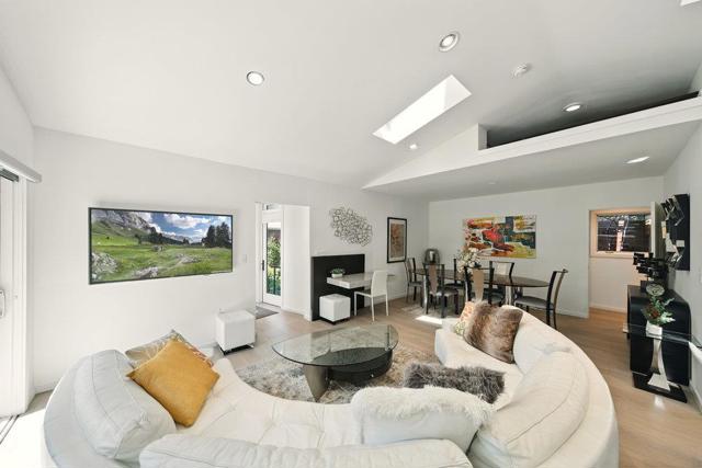 502 Palm Avenue, Los Altos CA: https://media.crmls.org/mediaz/c2861000-2f20-4962-bb4a-a0d249b34b90.jpg