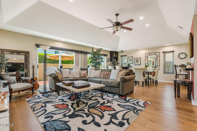 5114 Marlin Way, Oxnard CA: https://media.crmls.org/mediaz/c2869454-617d-439a-a618-d1150b5a3c81.jpg