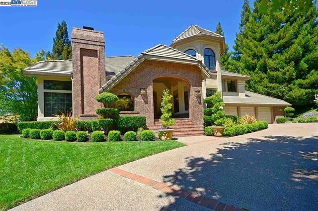 5045 Blackhawk Dr., Danville CA: https://media.crmls.org/mediaz/c286c533-87fc-4b22-9f2c-82673a734ea9.jpg