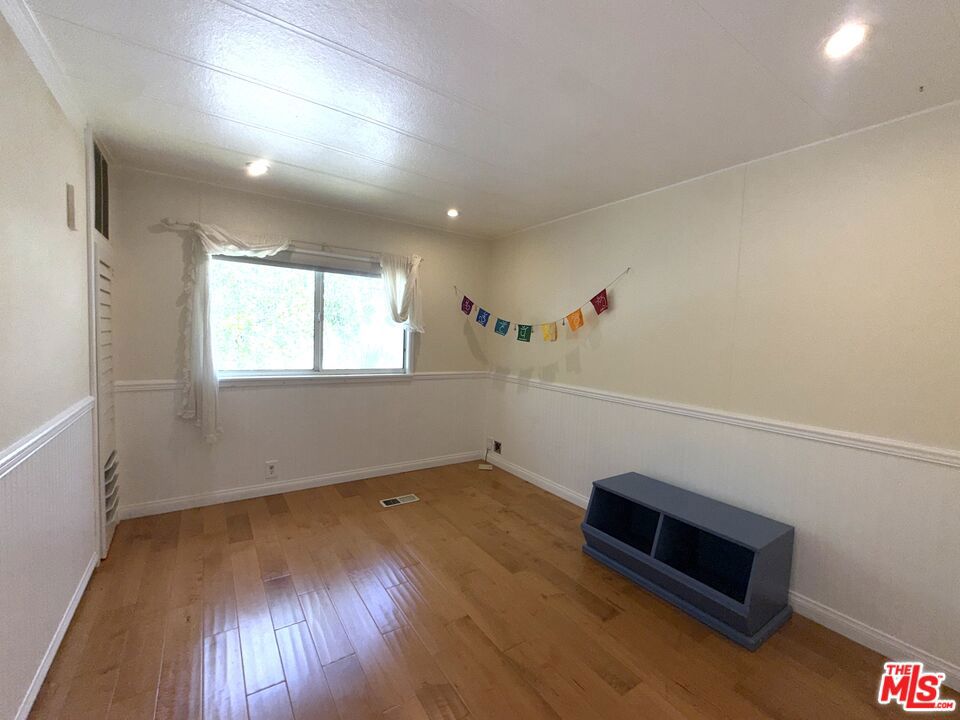 https://media.crmls.org/mediaz/c287d5b0-4aaf-4316-a744-4d4c08daabbd.jpg?preset=X-Large