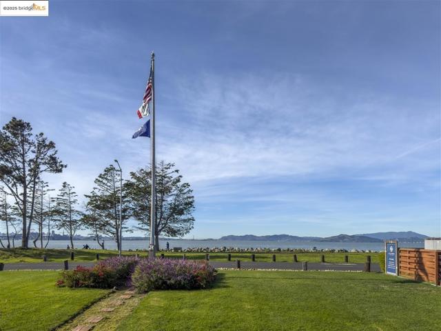 7 Commodore DR, Emeryville CA: https://media.crmls.org/mediaz/c28879fe-0cd7-4487-ba21-4cbf5e03c938.jpg
