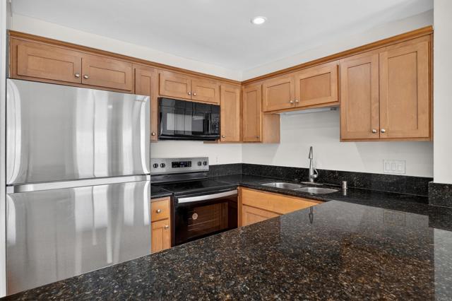 Detail Gallery Image 3 of 25 For 1855 Diamond St #122,  San Diego,  CA 92109 - 2 Beds | 2 Baths