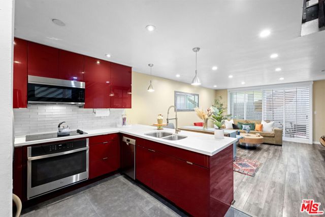 5951 Canterbury Drive, Culver City CA: https://media.crmls.org/mediaz/c2897f89-69b5-47a0-a73c-c4f7d1a6fb40.jpg