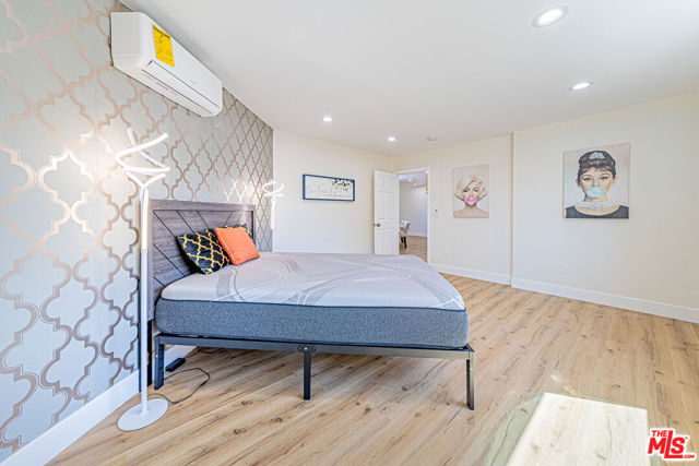 5633 La Mirada Avenue, Los Angeles CA: https://media.crmls.org/mediaz/c2898863-86cc-45c9-b5fe-dd69b9eb4afa.jpg