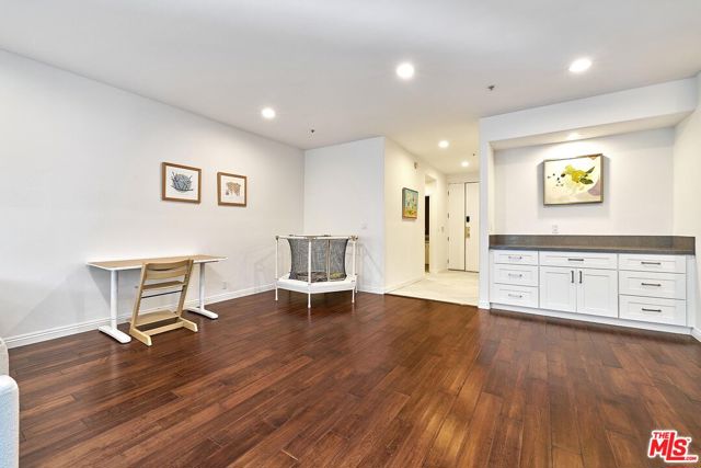 333 Westminster Avenue, Los Angeles CA: https://media.crmls.org/mediaz/c28ab4be-8606-4dce-8726-d312d41ee479.jpg