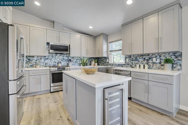 3899 Creekside Way, Oakley CA: https://media.crmls.org/mediaz/c28b482c-532a-4182-94e4-e61024462b6d.jpg