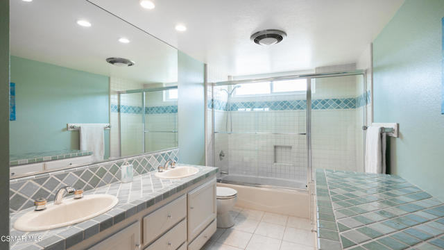 1635 Swansea Place, Westlake Village CA: https://media.crmls.org/mediaz/c28b4ca3-2926-46d7-9951-868df0ba6237.jpg