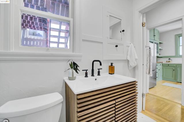 1133 Norwood Ave, Oakland CA: https://media.crmls.org/mediaz/c28c0a0f-b3aa-4b47-ac67-4e7986497e52.jpg