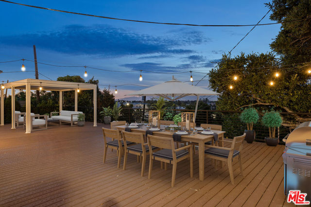 11775 Laurelwood Drive, Studio City CA: https://media.crmls.org/mediaz/c28c2a33-2ecb-4eab-8772-bd22c335a2c9.jpg