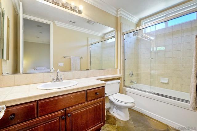 15068 Creek Hills Rd, El Cajon CA: https://media.crmls.org/mediaz/c28c33ec-76d0-4efe-978c-2c59e6c42a29.jpg
