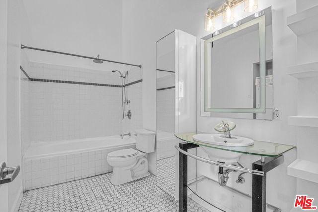 253 S Broadway, Los Angeles CA: https://media.crmls.org/mediaz/c28c5565-853a-4743-9ccd-9d8e5feee2a0.jpg