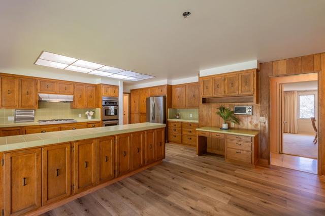 10 Ring Lane, Carmel Valley CA: https://media.crmls.org/mediaz/c28c747f-ca32-493e-bafd-2b12bb15077f.jpg