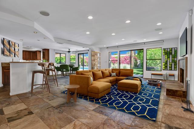 71138 Patricia Park Place, Rancho Mirage CA: https://media.crmls.org/mediaz/c28cae09-3109-406d-9ada-300dc87a553b.jpg