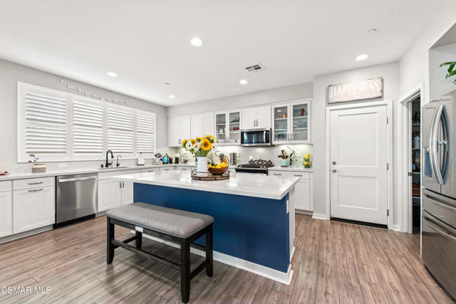 1830 Poppy Drive, Simi Valley CA: https://media.crmls.org/mediaz/c28ce008-96fe-4362-baaf-3f620188ca09.jpg