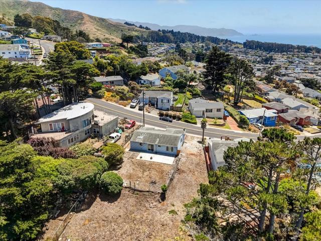 331 Manor Drive, Pacifica CA: https://media.crmls.org/mediaz/c28cf883-e4ef-45bb-be13-ba7dad969870.jpg
