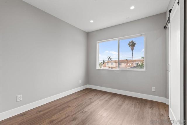 914 10th St, Imperial Beach CA: https://media.crmls.org/mediaz/c28e525a-0817-48c5-bd98-dabb5d8aa95a.jpg