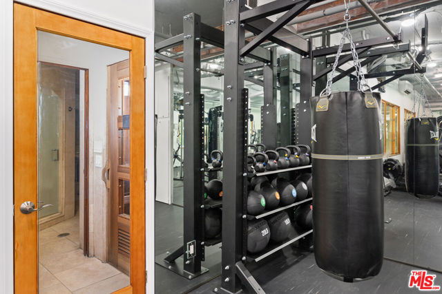 1440 Veteran Avenue, Los Angeles CA: https://media.crmls.org/mediaz/c28f0516-1cf5-4b4c-bef3-97e0be1e797e.jpg