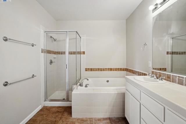4225 Clarinbridge Cir, Dublin CA: https://media.crmls.org/mediaz/c28faa0c-4676-4d9c-a948-ee31f18cd312.jpg