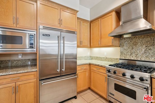 4050 Glencoe Avenue, Marina del Rey CA: https://media.crmls.org/mediaz/c2909e7b-f80c-4784-b0c2-95c45c8c9567.jpg
