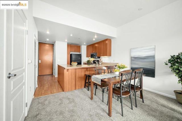 5855 Horton St, Emeryville CA: https://media.crmls.org/mediaz/c290c595-ac94-4fe0-bf32-f8fb455c1eef.jpg