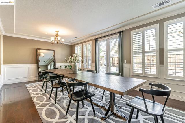 43 Sorrel Ct, Oakley CA: https://media.crmls.org/mediaz/c290d87e-07ab-4c83-9cdf-dc18fb5e549d.jpg