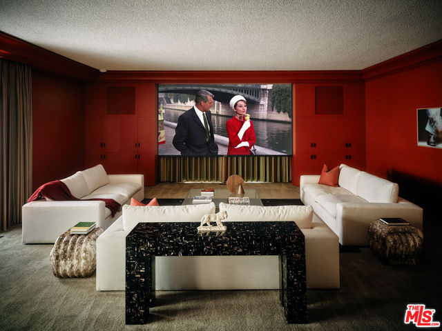 1117 N Beverly Drive, Beverly Hills CA: https://media.crmls.org/mediaz/c2911f20-447f-4469-9fc8-10337db2fc1d.jpg