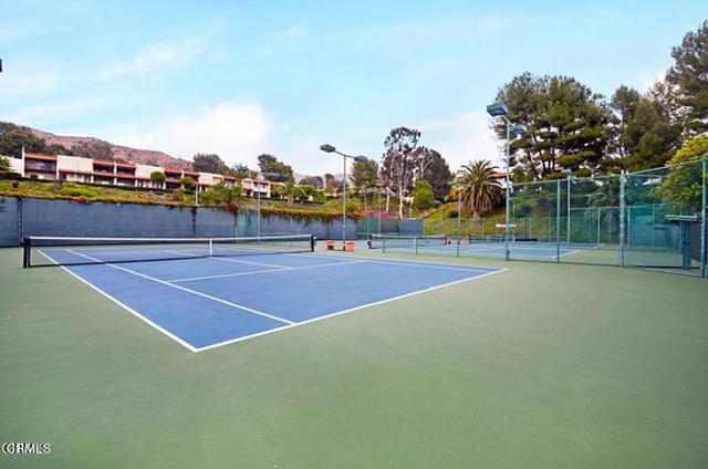 Detail Gallery Image 18 of 25 For 9503 via Venezia, Burbank,  CA 91504 - 3 Beds | 3 Baths